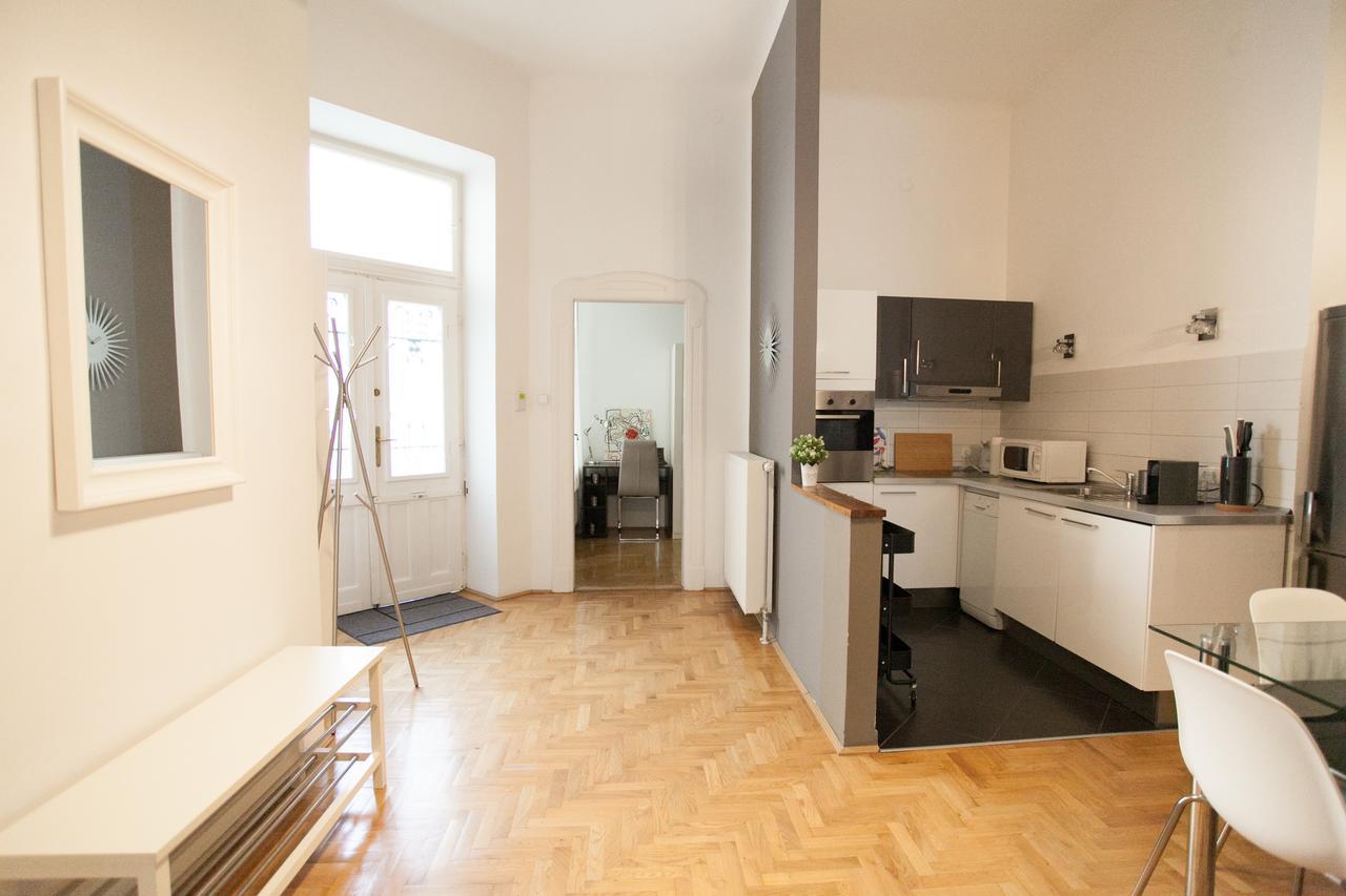 Royal Center Apartment Будапеща Екстериор снимка